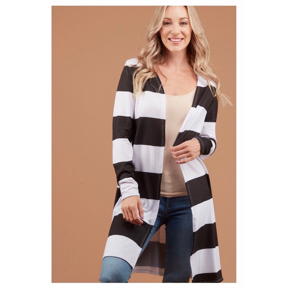 🖤 Black & White Striped Cardigan